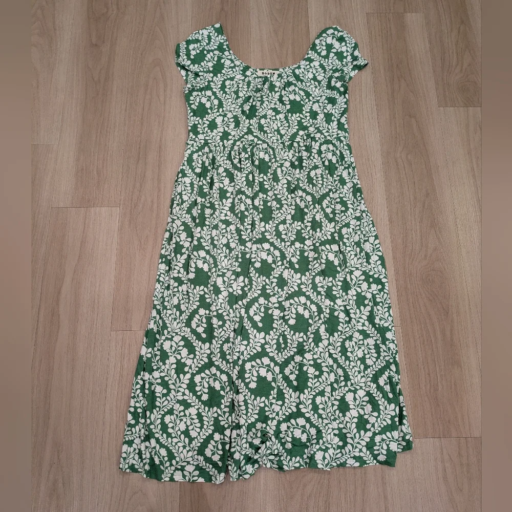 Boden Green and White Floral Midi Dress - Picture 1 of 9